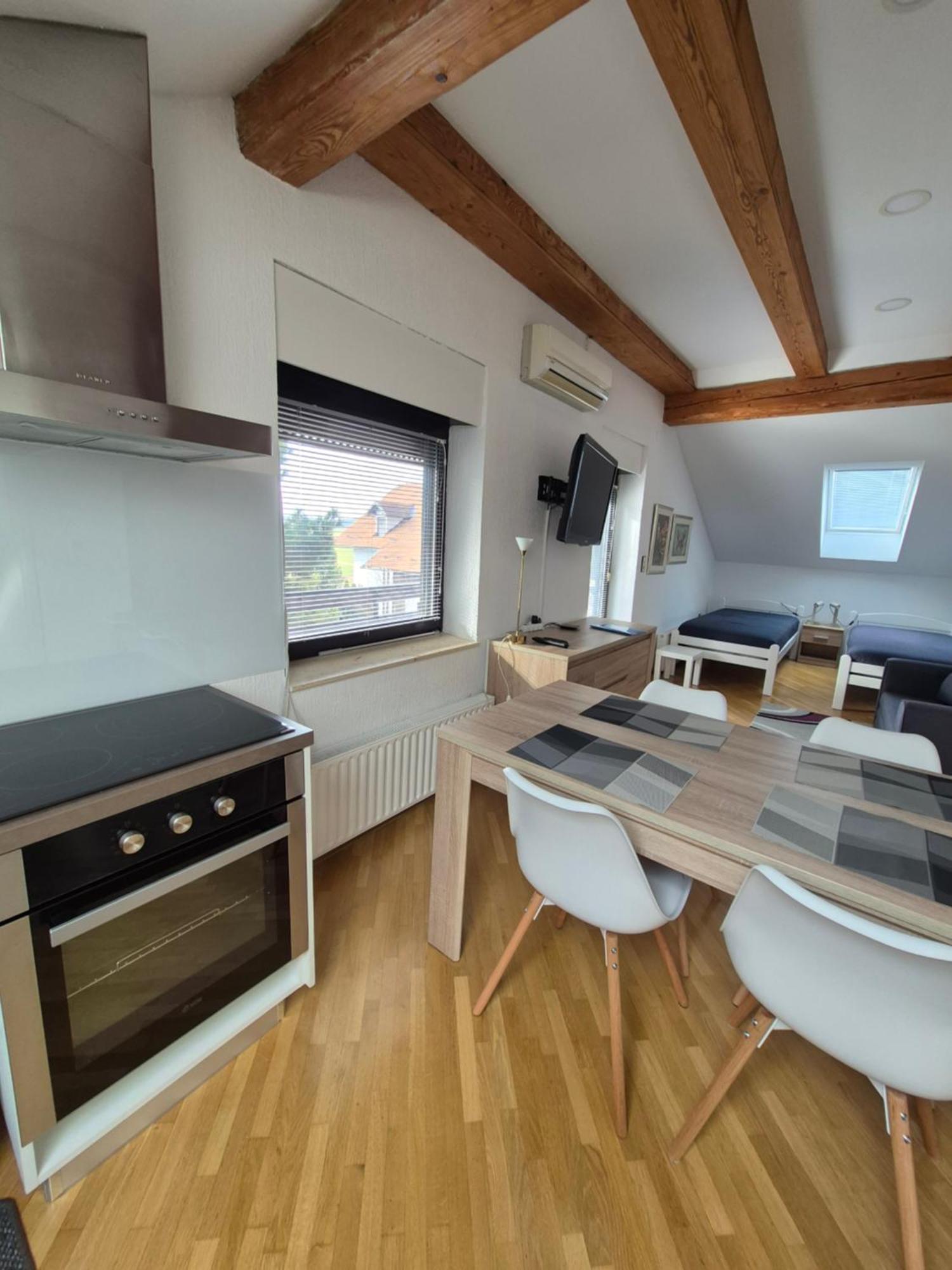 Ela'S Apartment Komenda ห้อง รูปภาพ