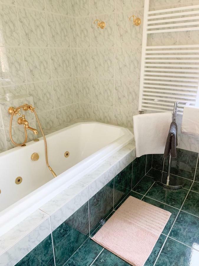 Ela'S Apartment Komenda ภายนอก รูปภาพ